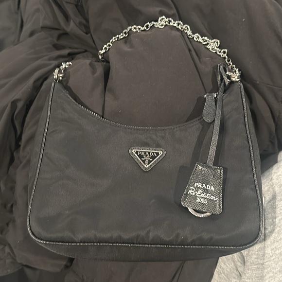 PRADA Nylon Re-Edition 2005 Shoulder Bag Black - Picture 3 of 4